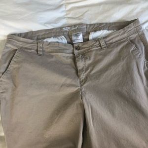 Old Navy Boyfriend khakis. Size 18.